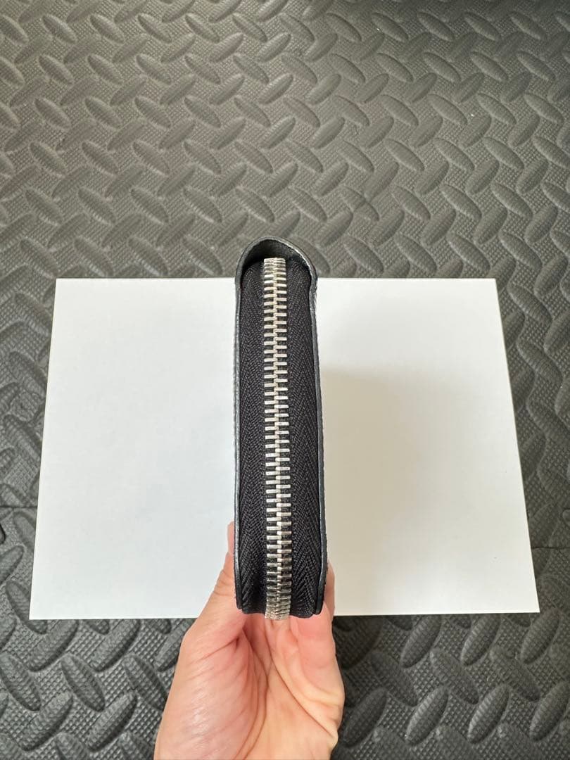 ルイヴィトン　エピ　ジッピーウォレット