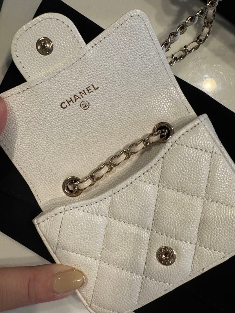 CHANEL ホワイト レザー ショルダーバッグ