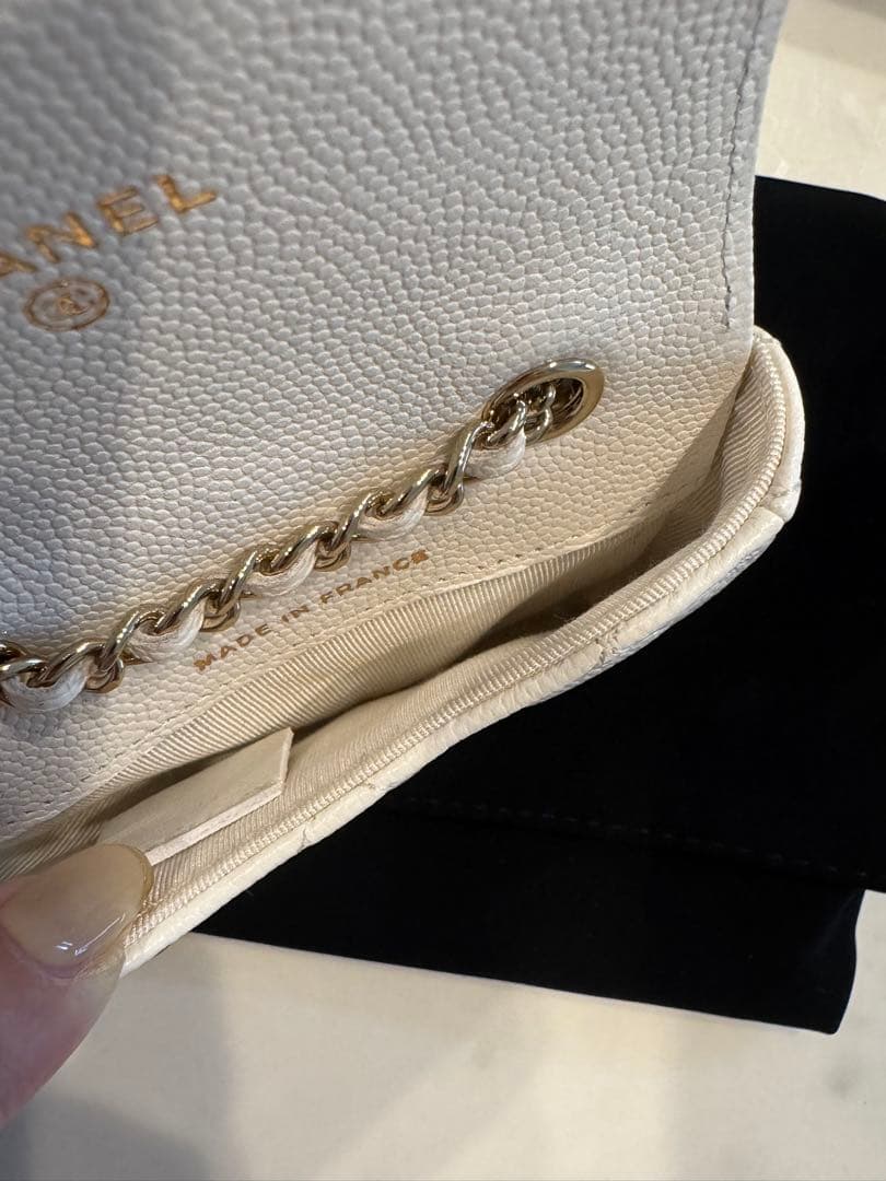 CHANEL ホワイト レザー ショルダーバッグ