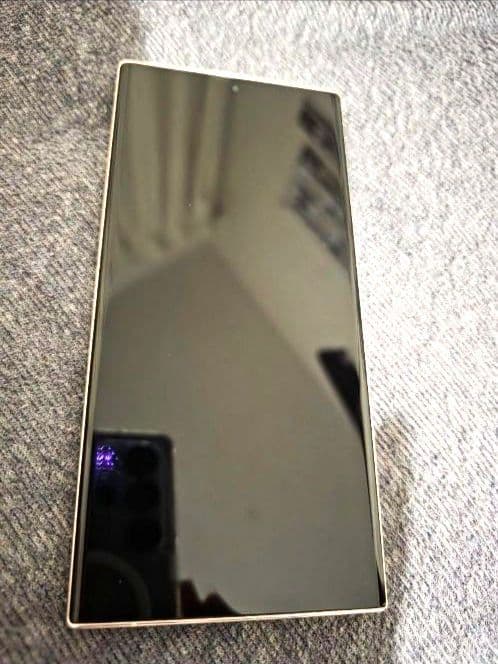 超美品 Samsung Galaxy S22 Ultra docomo 本体