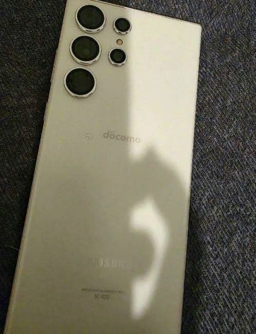 超美品 Samsung Galaxy S22 Ultra docomo 本体