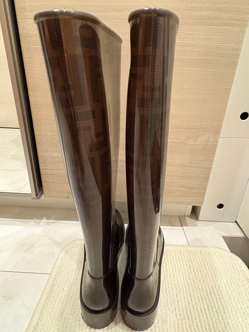 未使用品FENDI ブラウン ロゴ入り レインブーツ