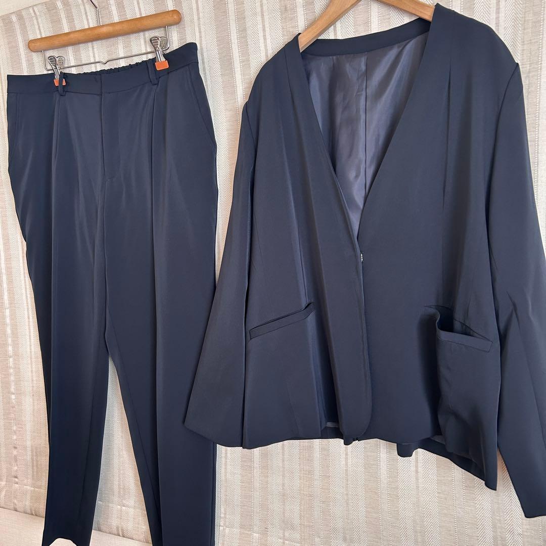 極美品！大きいサイズ23号Alottaネイビー　Vネックノーカラーパンツスーツ