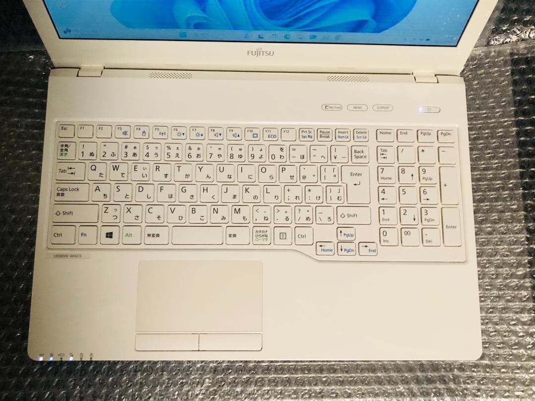 富士通　FMVA42XW・2016冬・8G／1TB・W11+Office