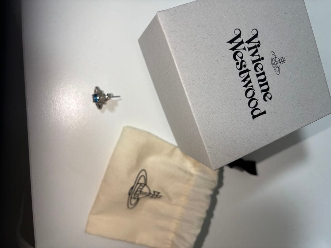 Vivienne Westwood スタッドピアス　青