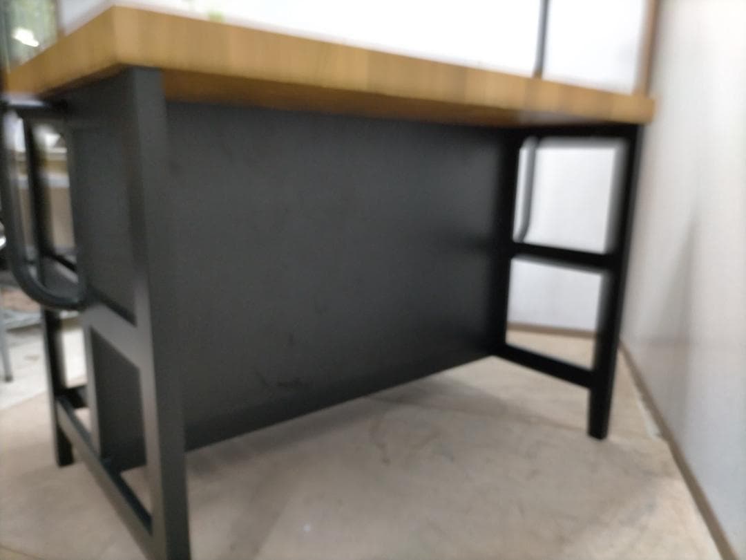 美品 VADHOLMA　アイランドキッチン 送料無料　75009-3-100