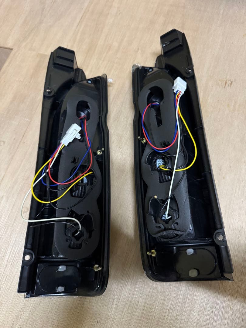 ハイエースLEDテールランプ