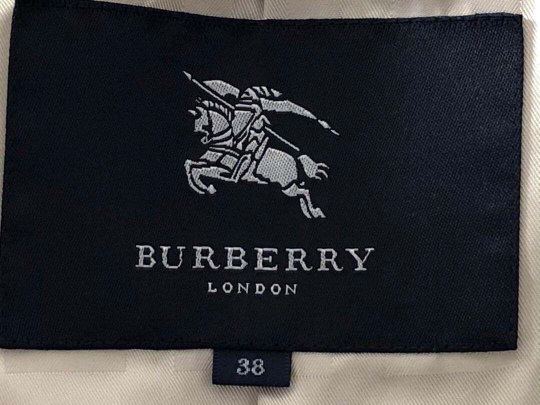 ☆中古☆バーバリー　レディース　ダウンコート　サイズ38ベージュ系