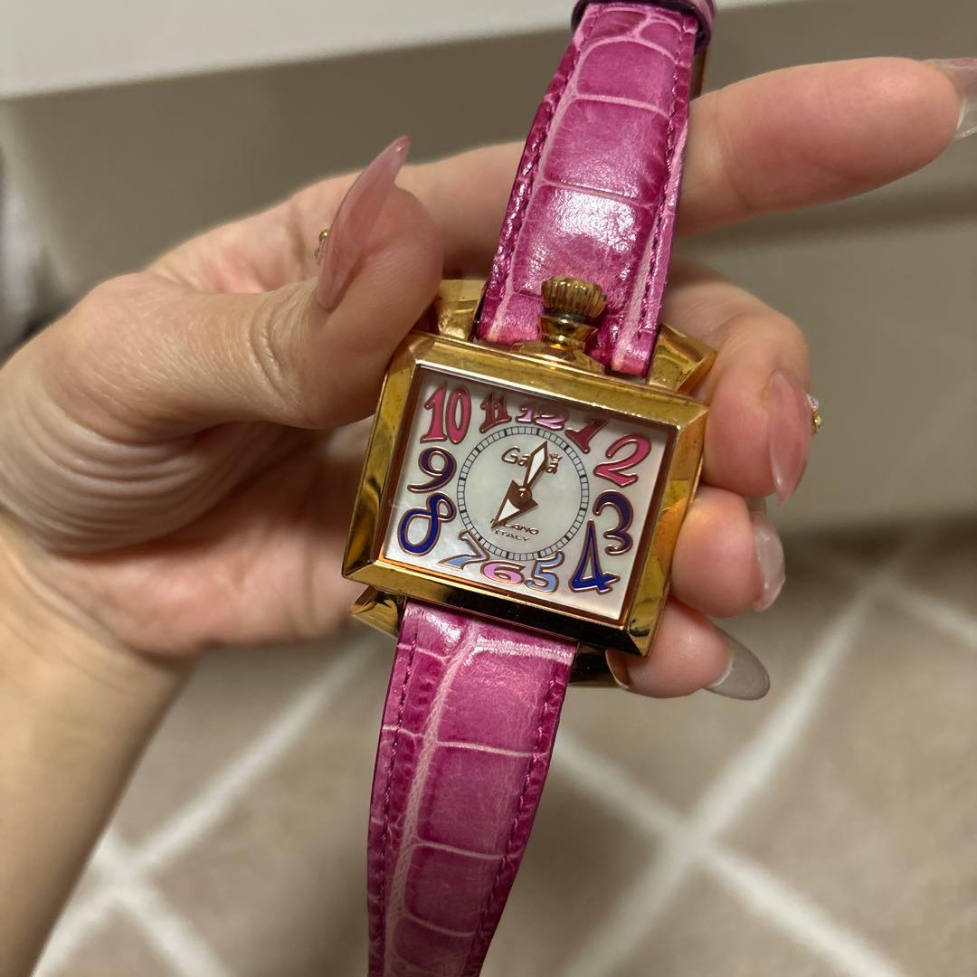 ガガミラノナポレオーネ 腕時計 ゴールドフレーム　ピンク