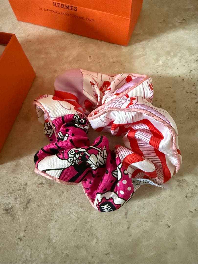 HERMES プリント柄シュシュ ピンク