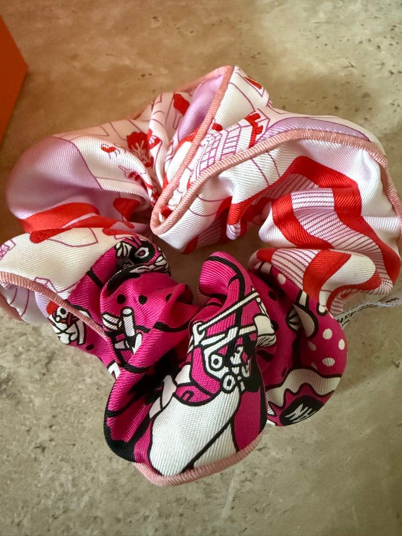 HERMES プリント柄シュシュ ピンク