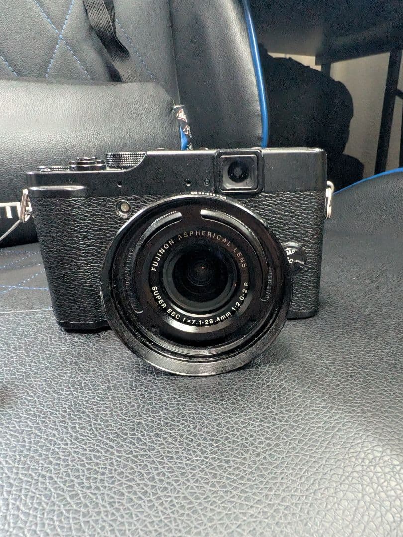 Fujifilm X10 コンパクトデジタルカメラ