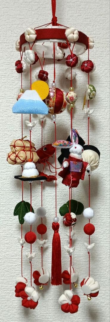 クリスマスの吊し飾りとお正月の吊し飾り