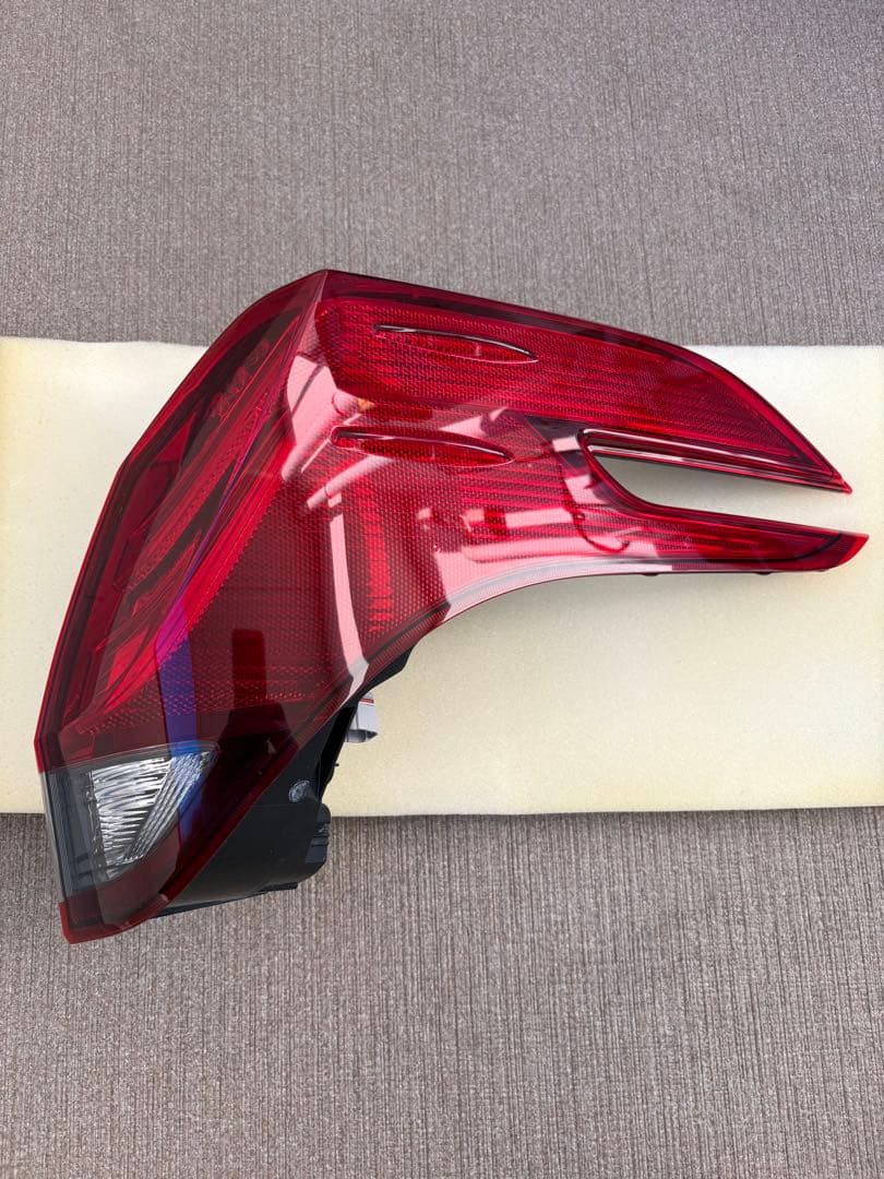 30アルファード前期　純正テールランプ ＋リアガーニッシュ　セット