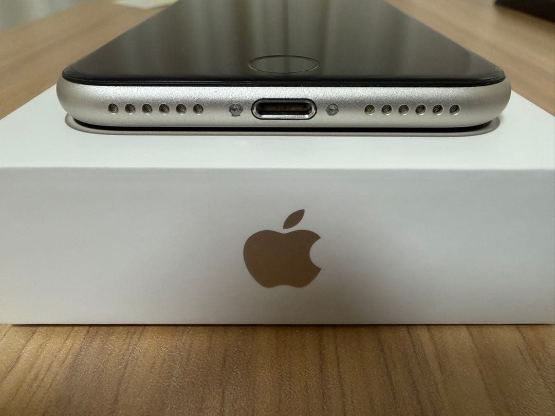 【美品】iPhone SE（第3世代）128GB スターライト SIMフリー