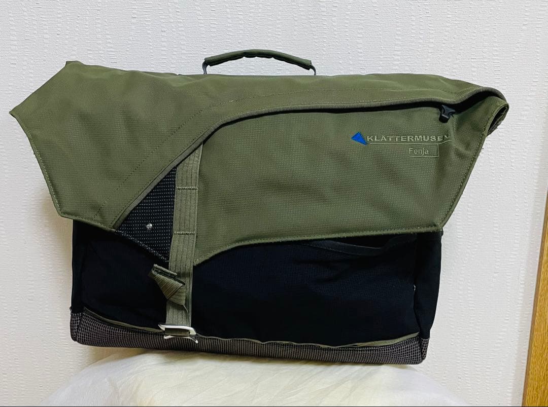 KLATTERMUSEN Fenja メッセンジャーバッグ オリーブグリーン