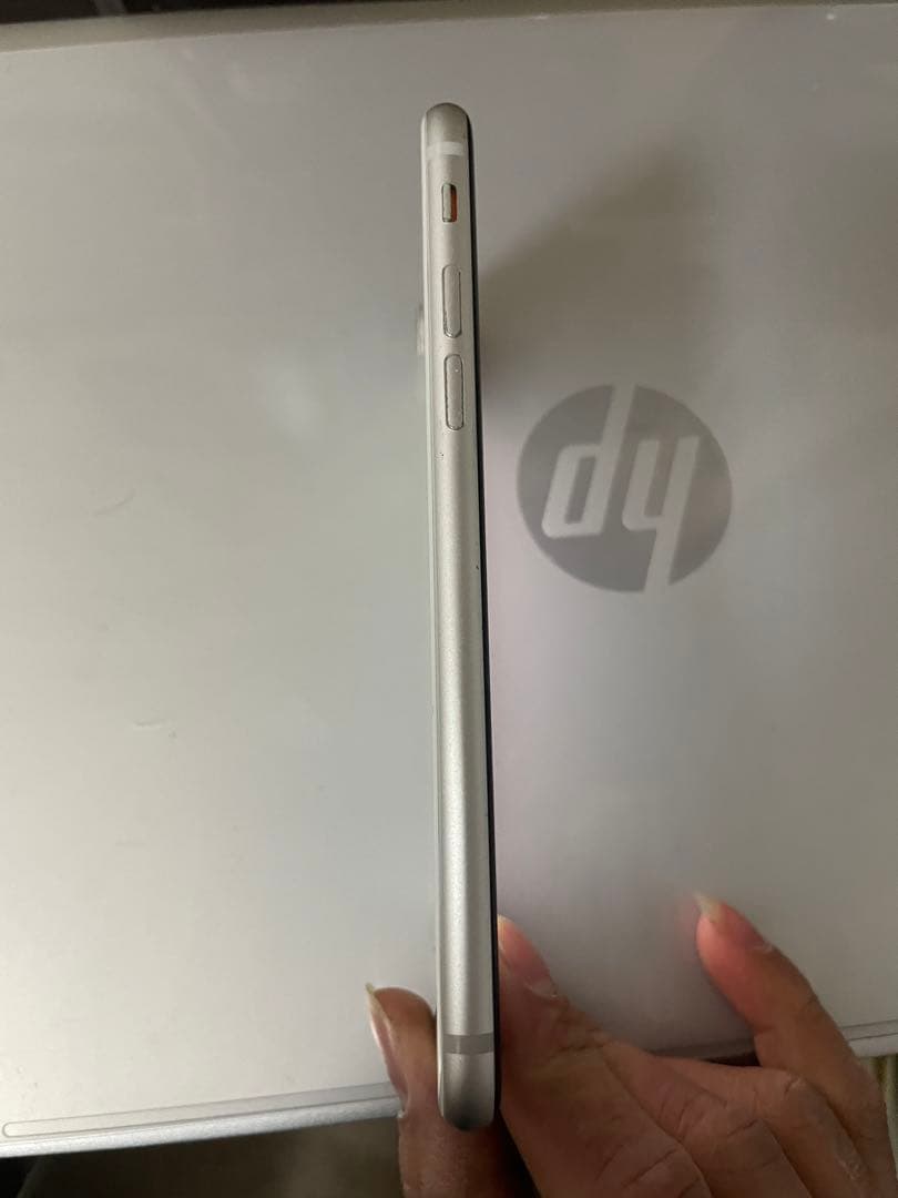 iPhone 8 シルバー 本体 匿名発送バッテリー最大容量80%