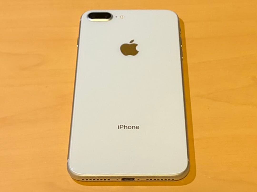 Apple iPhone 8 Plus 8シルバー 本体＋ケース付
