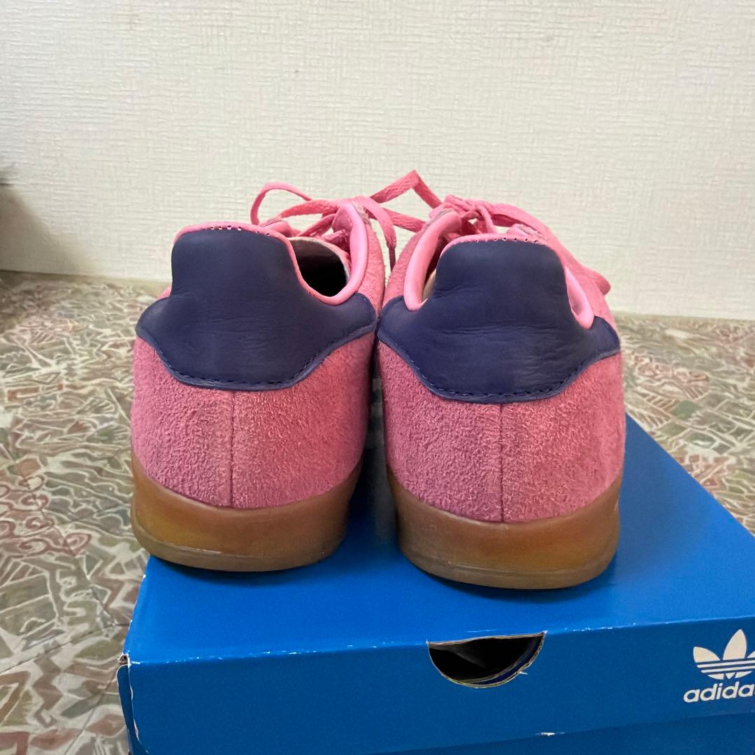 adidas ピンク スニーカー