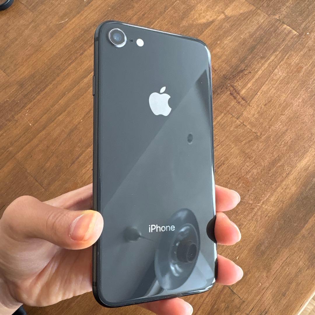 美品iPhone 8 64G SIMフリー