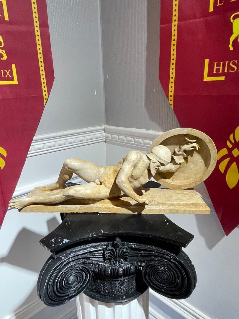 山猫オーダー専用 ヘラクレス, 横たわる負傷したギリシャ戦士 - アファイア神殿