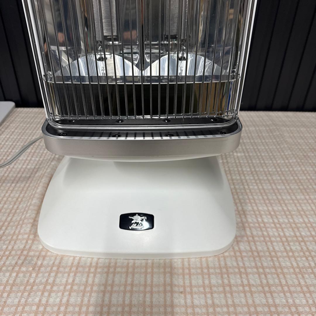 中古品　アラジン遠赤グラファイトヒーター AEH-2G10AJ(W)