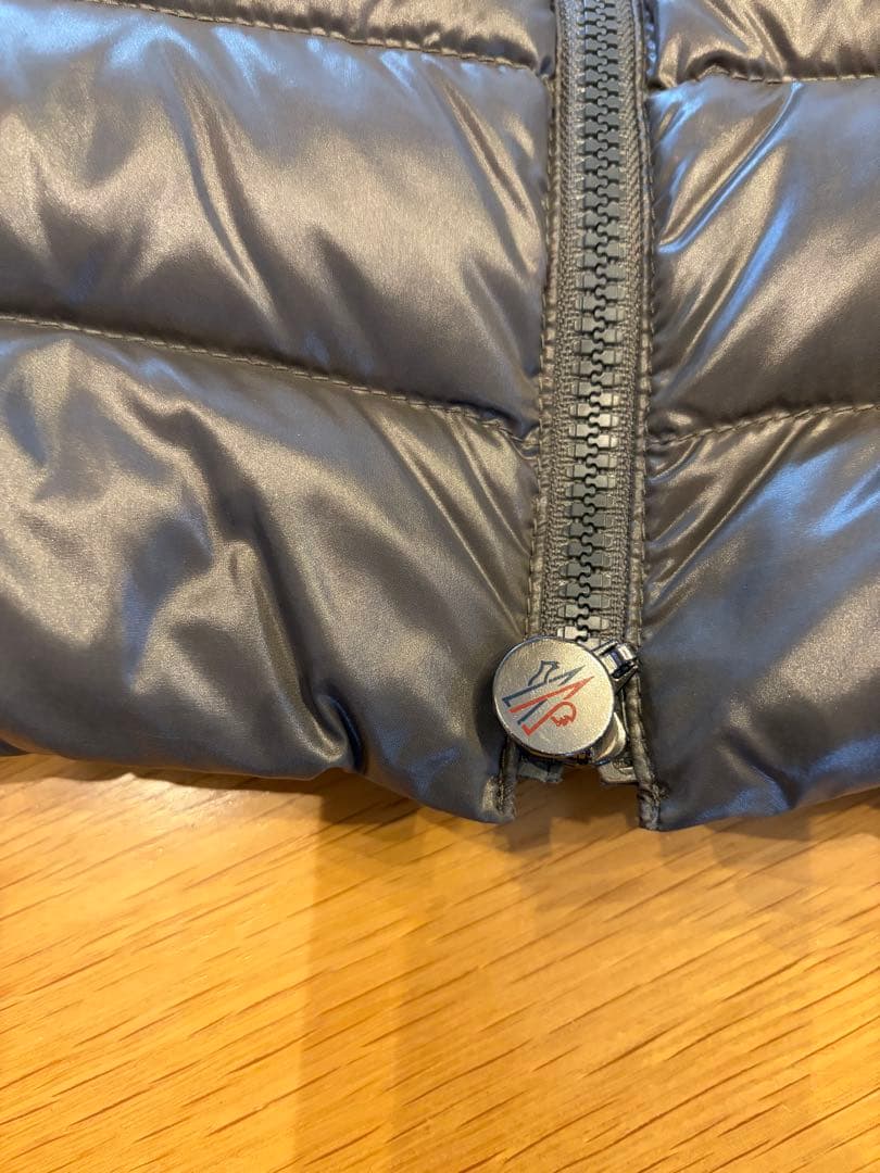 MONCLER チャコールグレー ダウンベスト