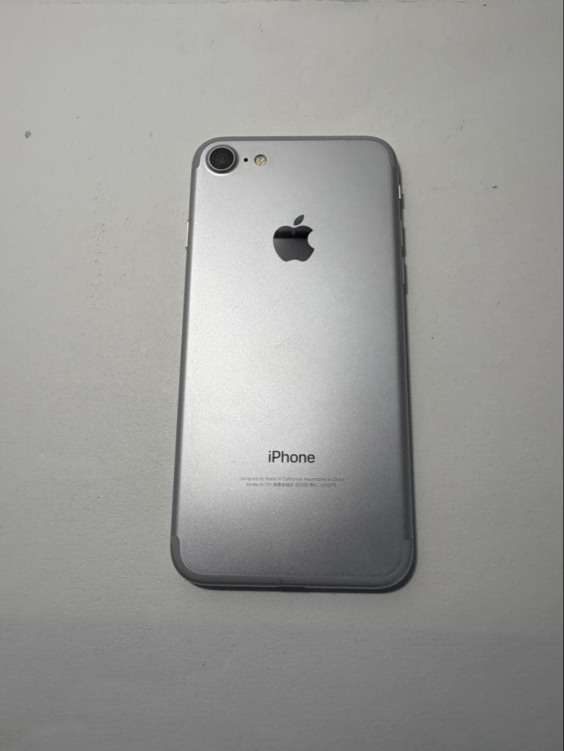 iPhone7 シルバー　銀　本体　ios 10.3.3