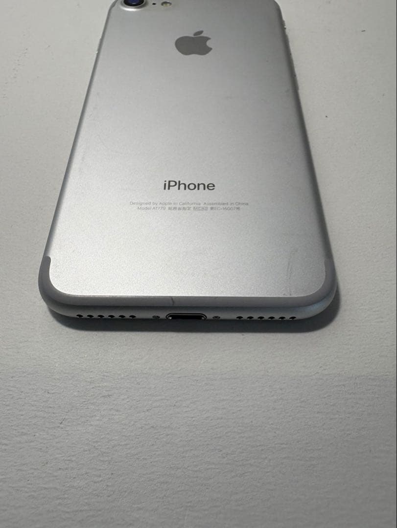 iPhone7 シルバー　銀　本体　ios 10.3.3