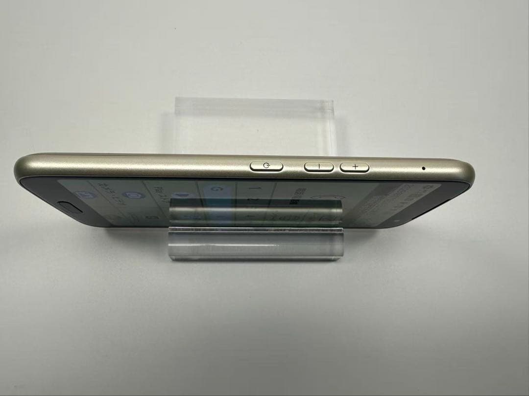 極美品 NTT docomo らくらくスマートフォン F-53E ゴールド