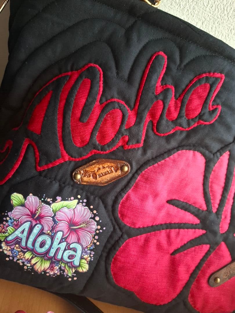 ハワイアンキルト　バッグ　ファスナー　2WAY ハイビスカス　革タグチャーム付