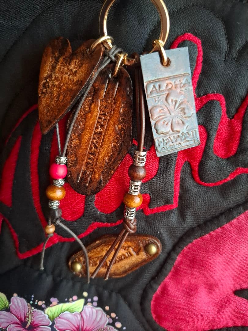 ハワイアンキルト　バッグ　ファスナー　2WAY ハイビスカス　革タグチャーム付