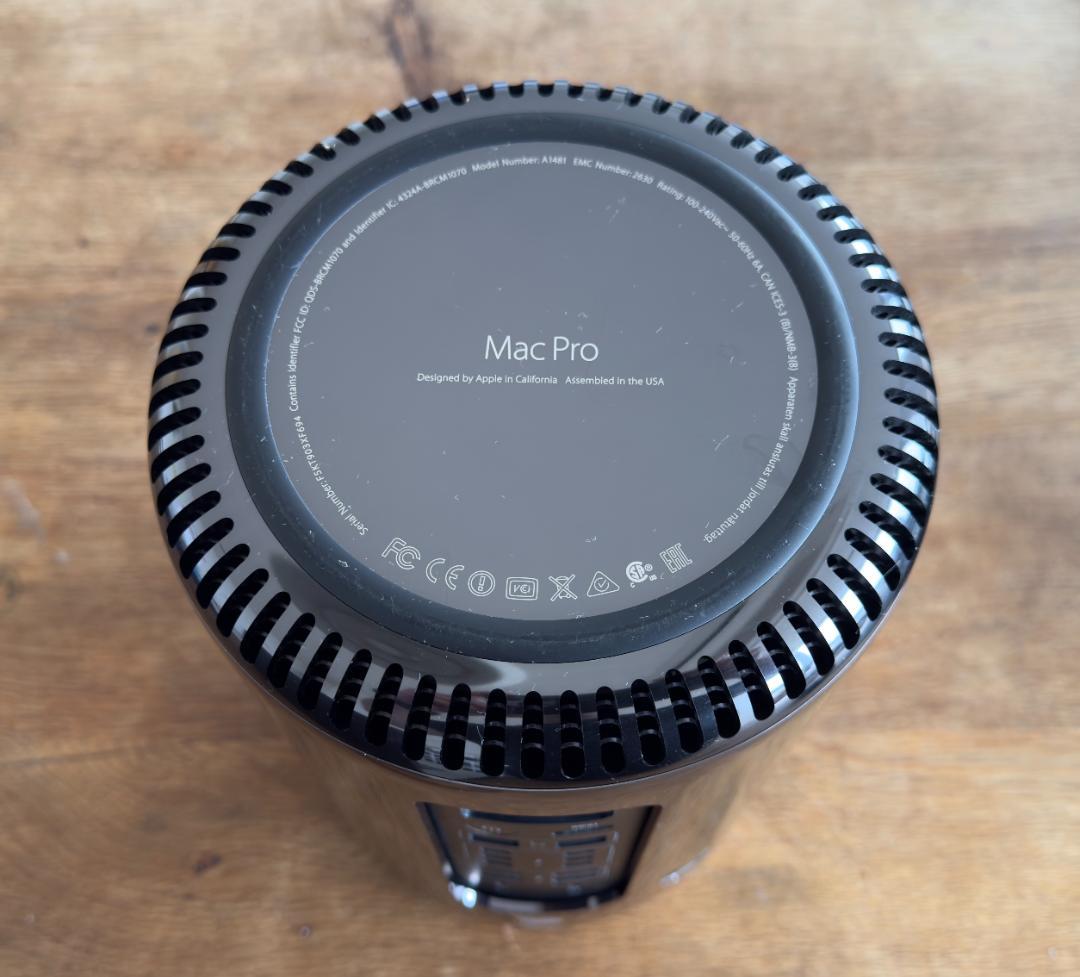 Mac Pro Late 2013 8コア 64GB D700