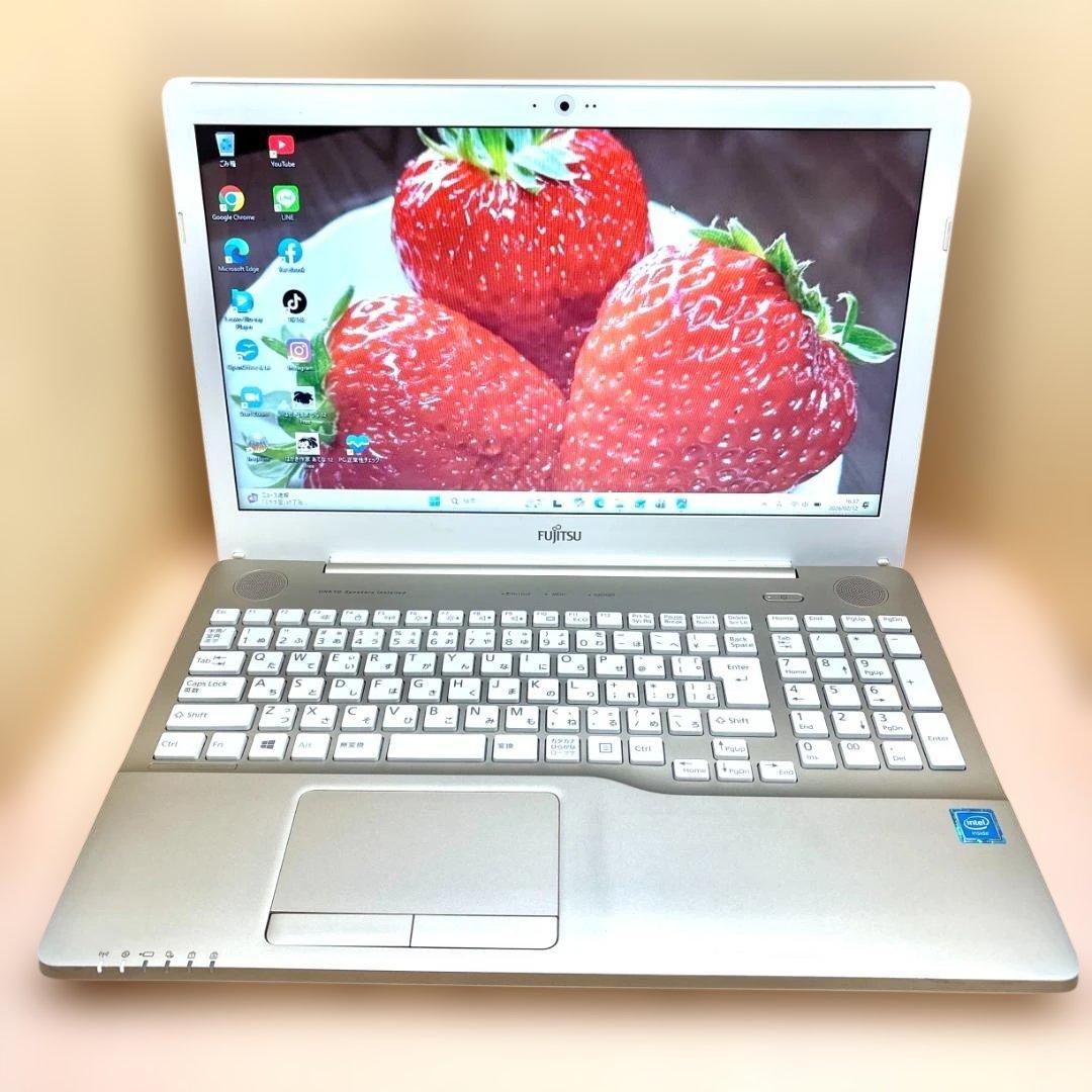 富士通 LIFEBOOK！大画面薄型ノートパソコンカメラ付Windows11
