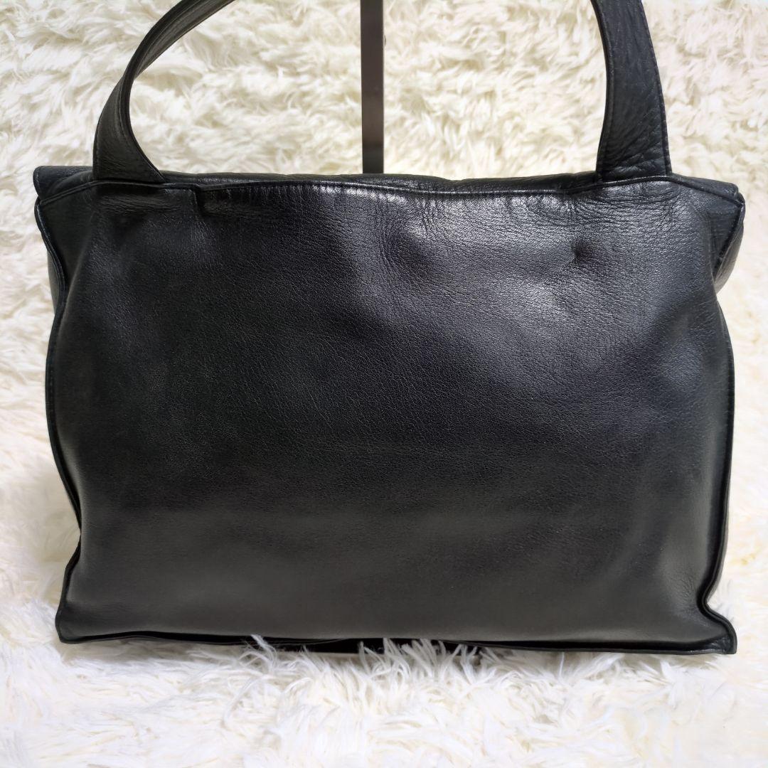 美品✨本革 マーガレットハウエル メッセンジャーバッグ クロスボディ ロゴ型押し