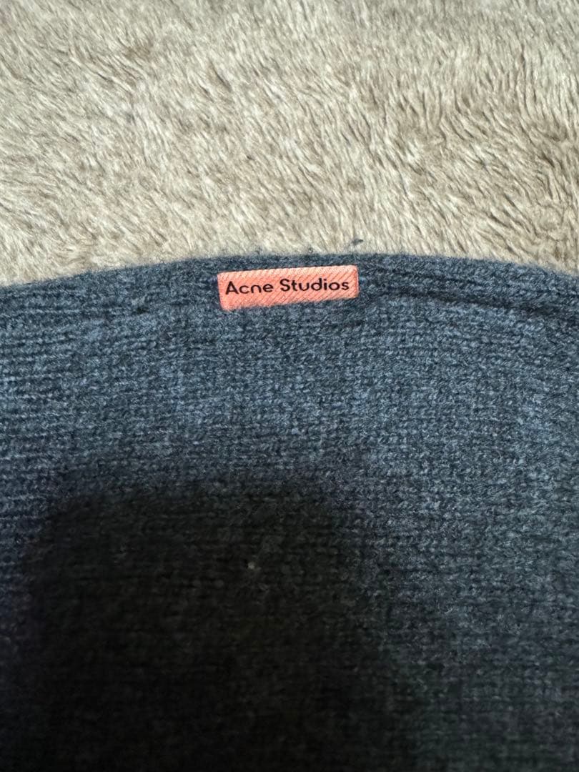 Acne Studios Vネック ニット　アクネ　カシミヤニット