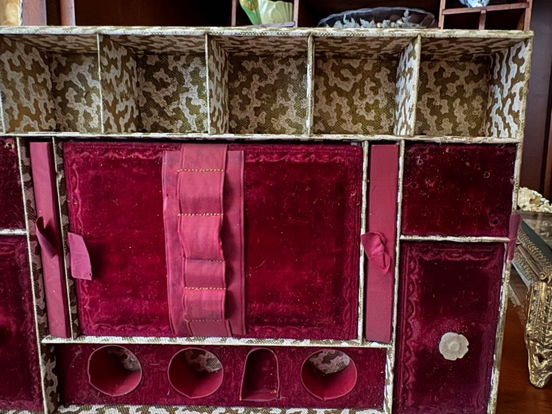 フランスアンティークメルスリー、ボックスのみドールプレゼンテーション