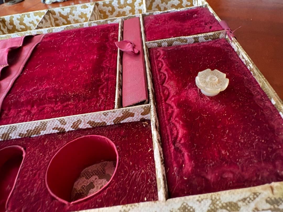 フランスアンティークメルスリー、ボックスのみドールプレゼンテーション