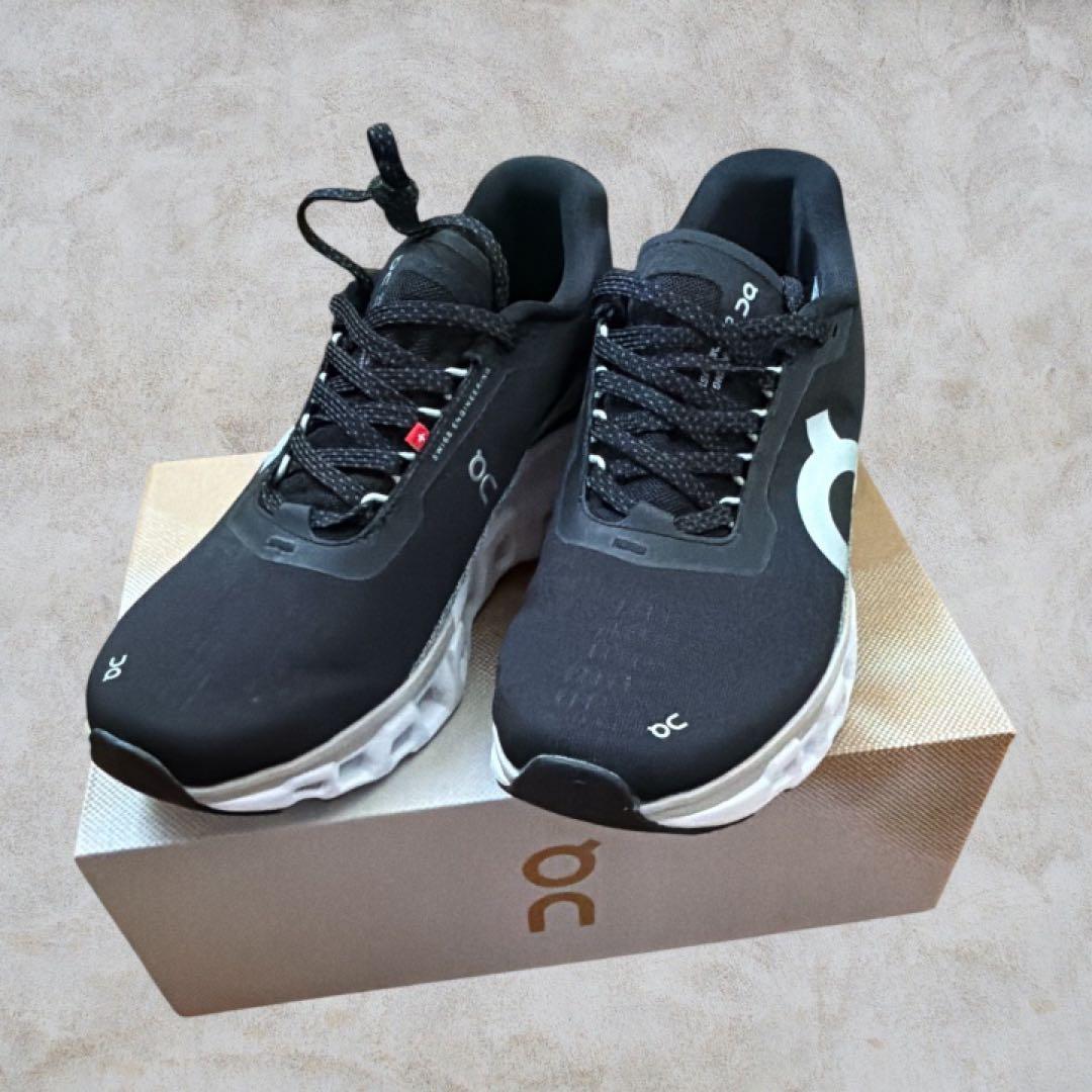 【新品同様】On Cloudmonster 2 メンズ 黒×白 ランニング