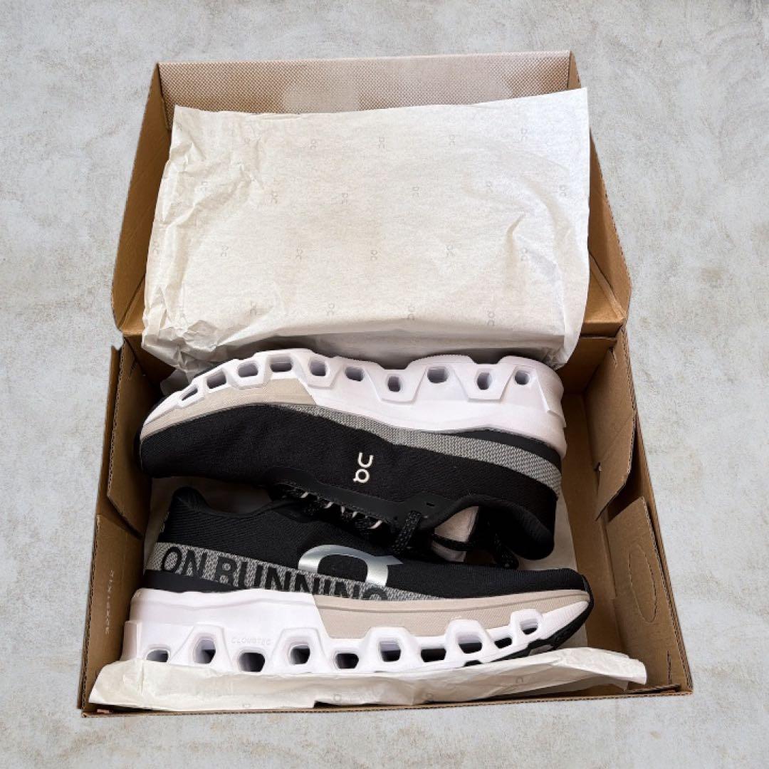 【新品同様】On Cloudmonster 2 メンズ 黒×白 ランニング