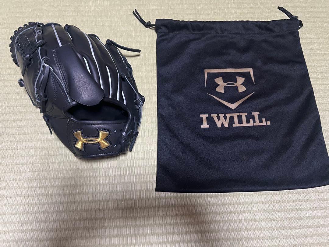 軟式左投げ アンダーアーマーグラブ