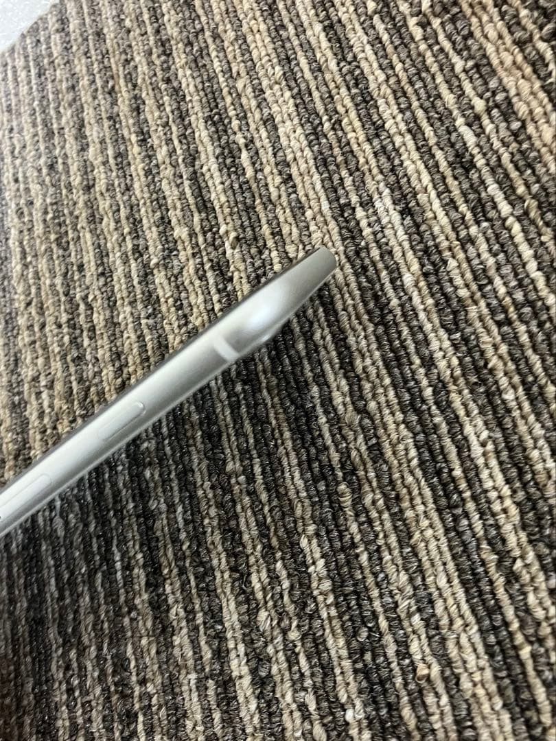 Apple iPhone SE (第2世代) ホワイト128GB