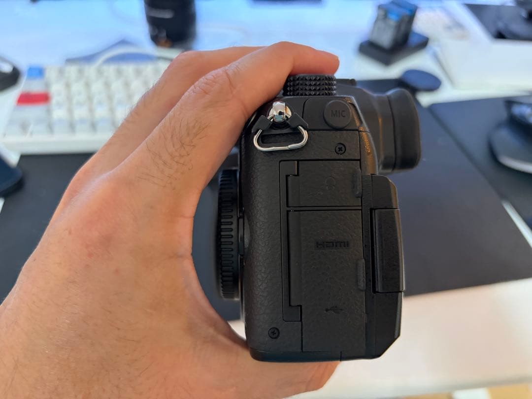 LUMIX GH5 デジタル一眼レフ　大容量電池2つ、純正1つ　128gb SD