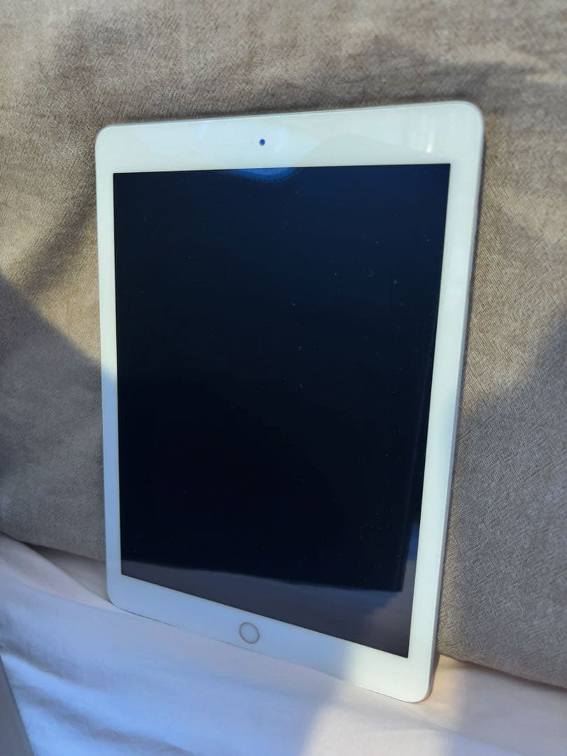 Apple iPad (第5世代) 32GB wifiモデル