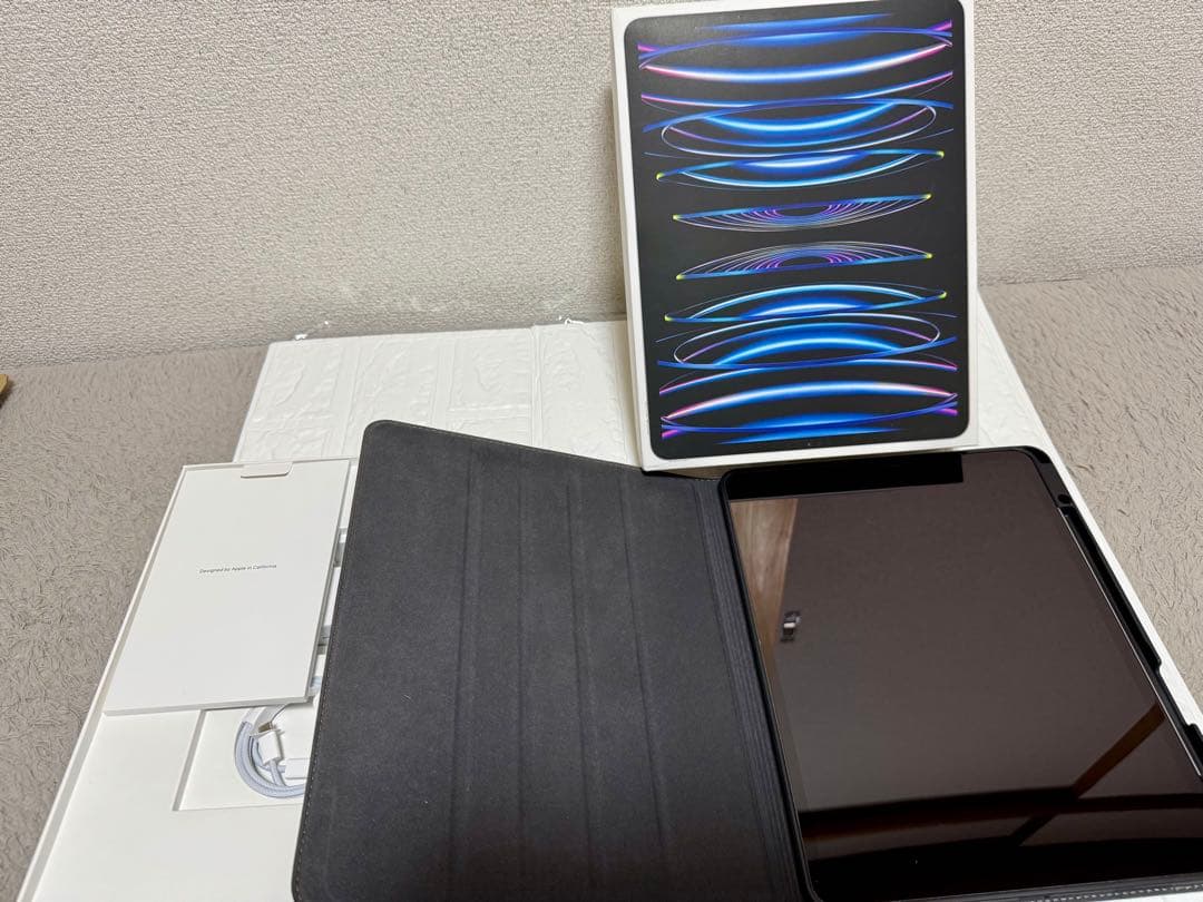 極美品 iPad Pro 12.9 第6世代128GBシルバー 箱・本革ケース付
