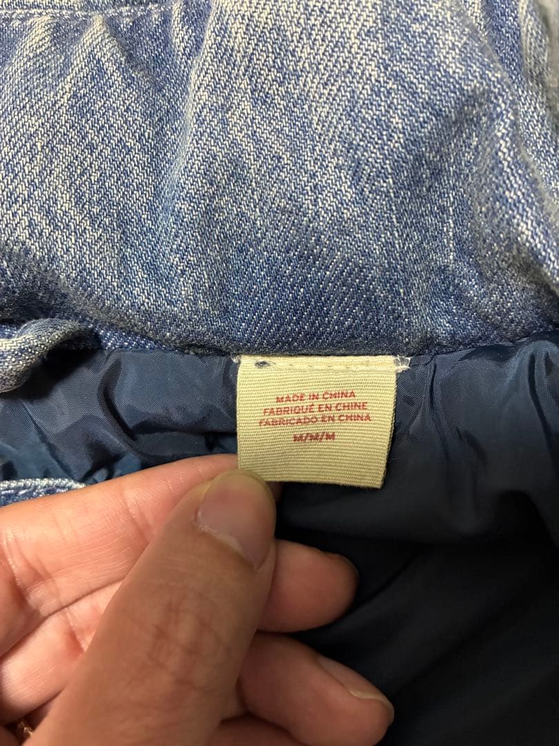 [美品]定価3万円 リーバイス デニムダウンジャケット Mサイズ