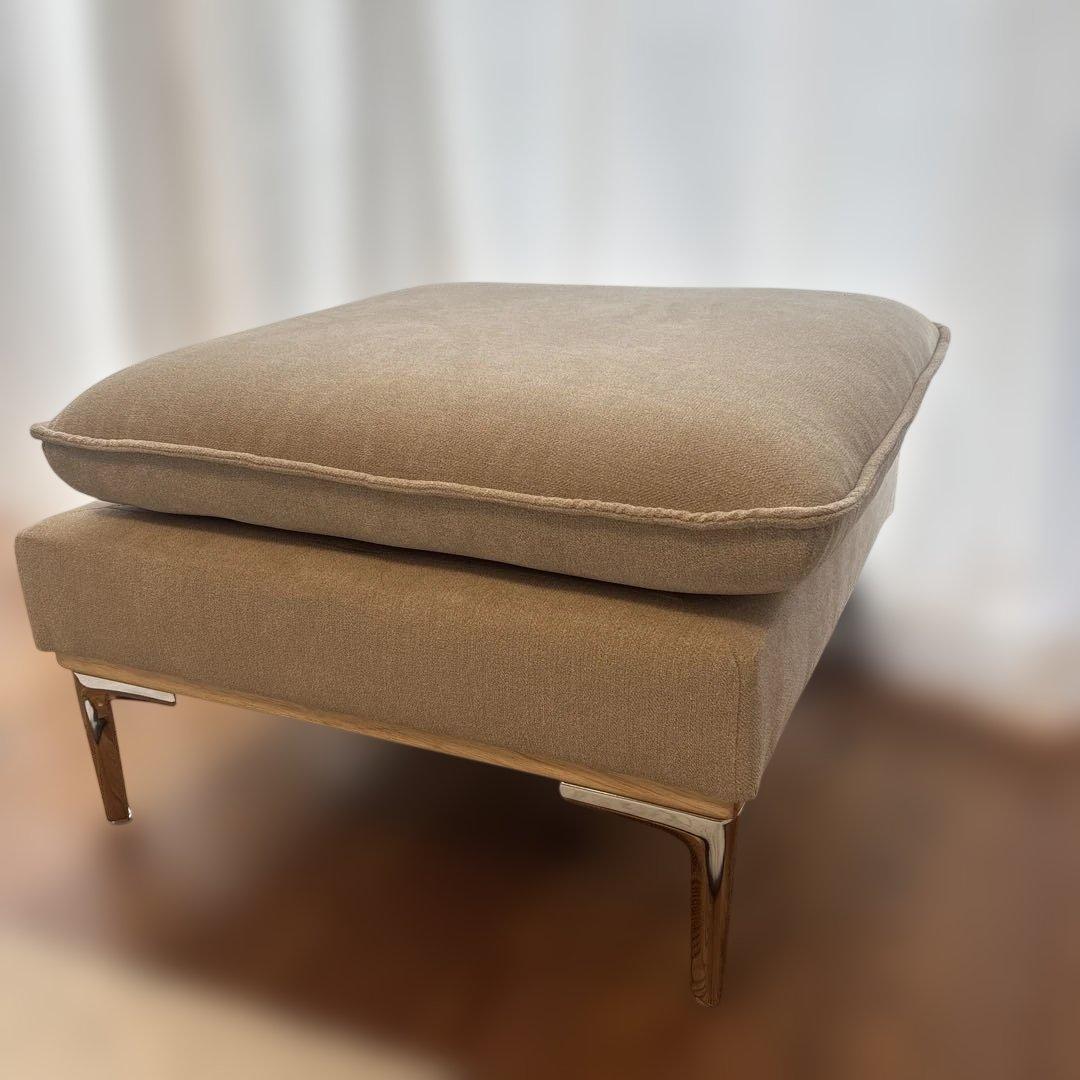 ベージュの厚手ファブリックオットマン