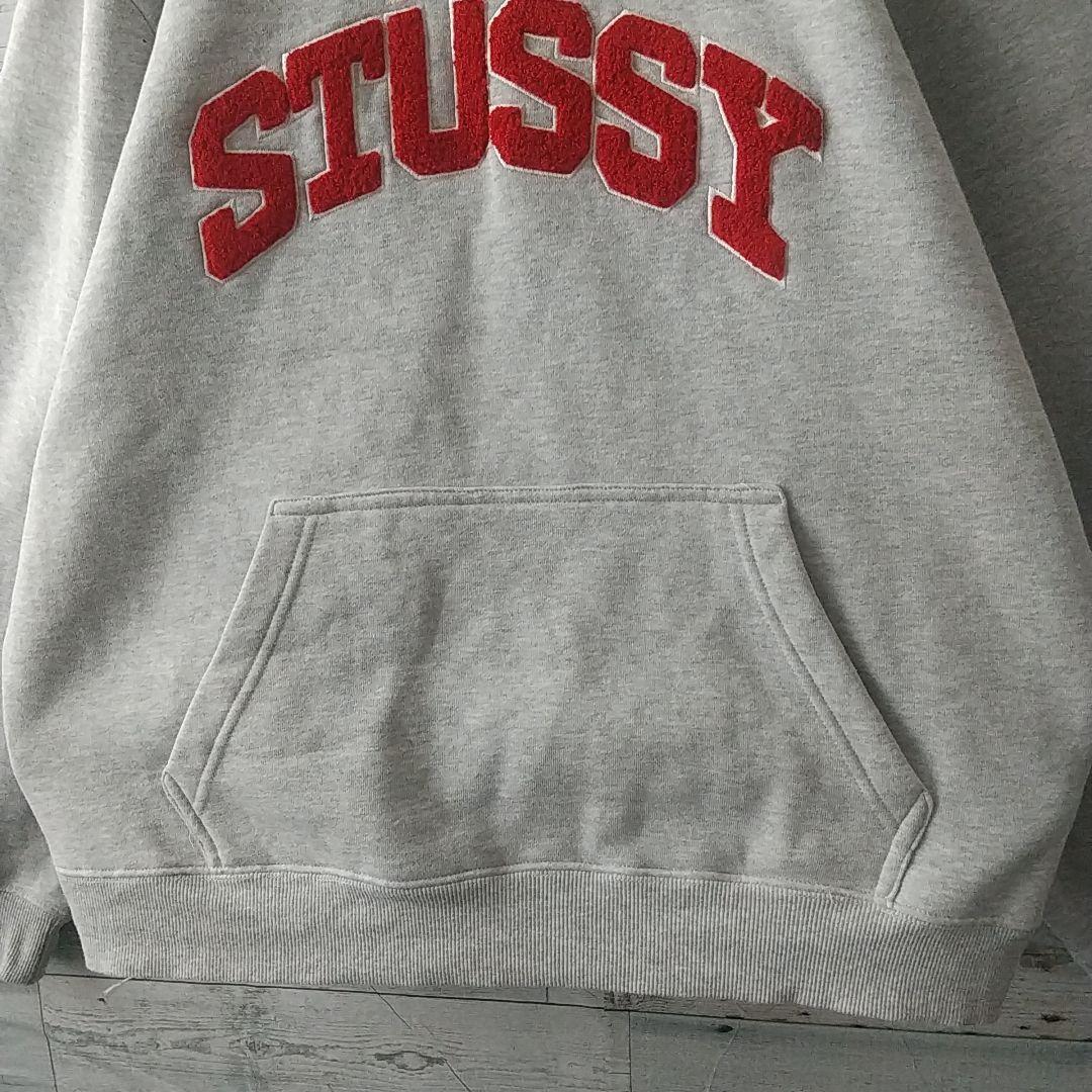 人気☆ステューシー 刺繍 パイルロゴ アーチロゴ パーカー M グレー