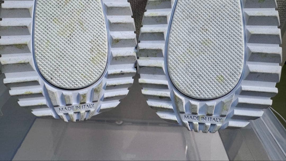 LOUIS VUITTON ブラック ランアウェイ・ライン スニーカー