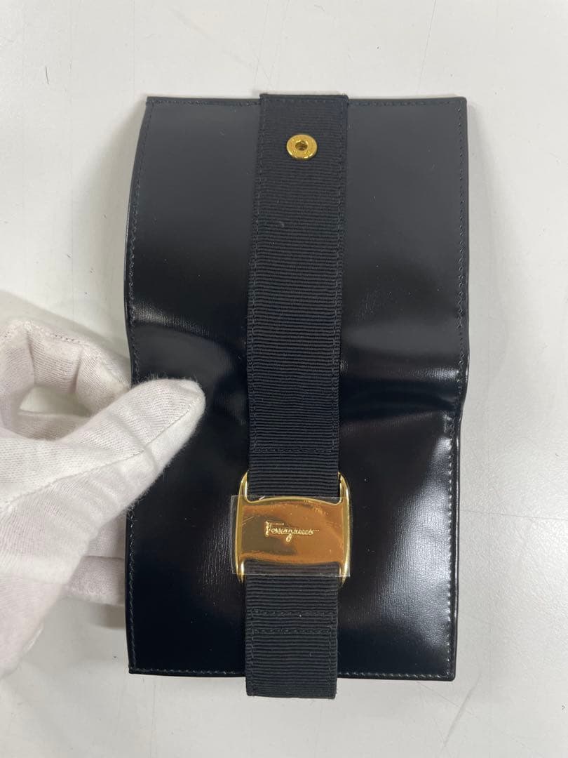 サルバトーレフェラガモ 本革 二つ折り財布 未使用品